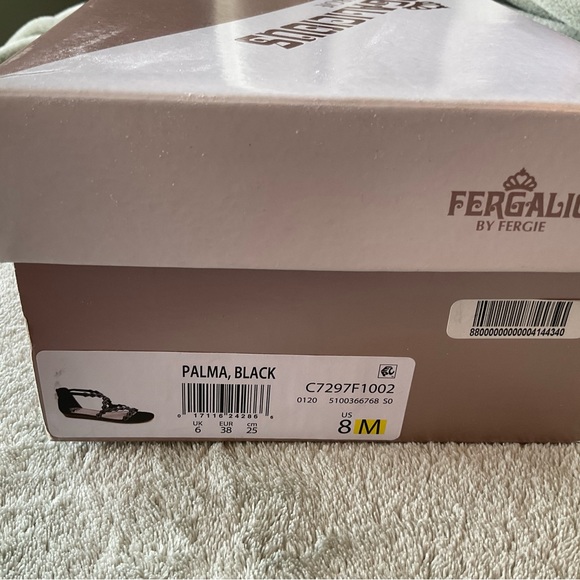 Cute low wedge sandals. - Picture 4 of 5